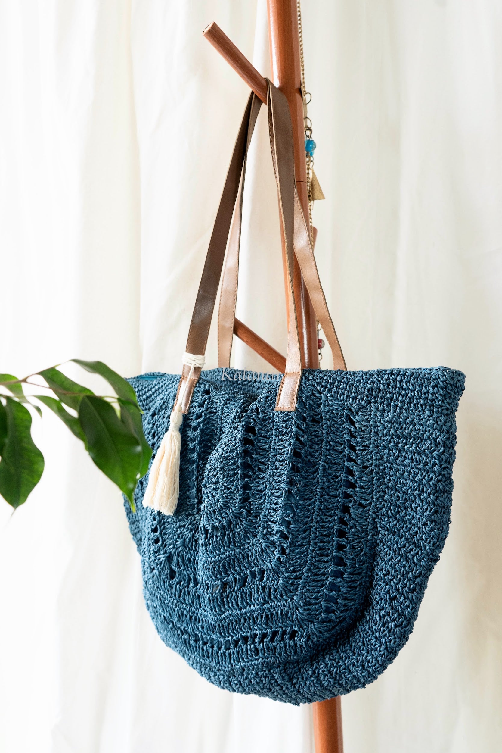 Splendid blue outlets hand-woven bag