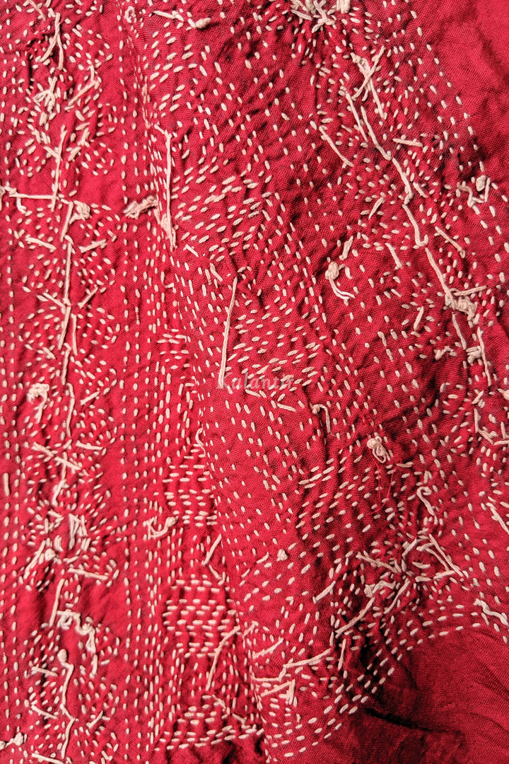 Closer view of the hand-embroidery on the Kantha Dupatta