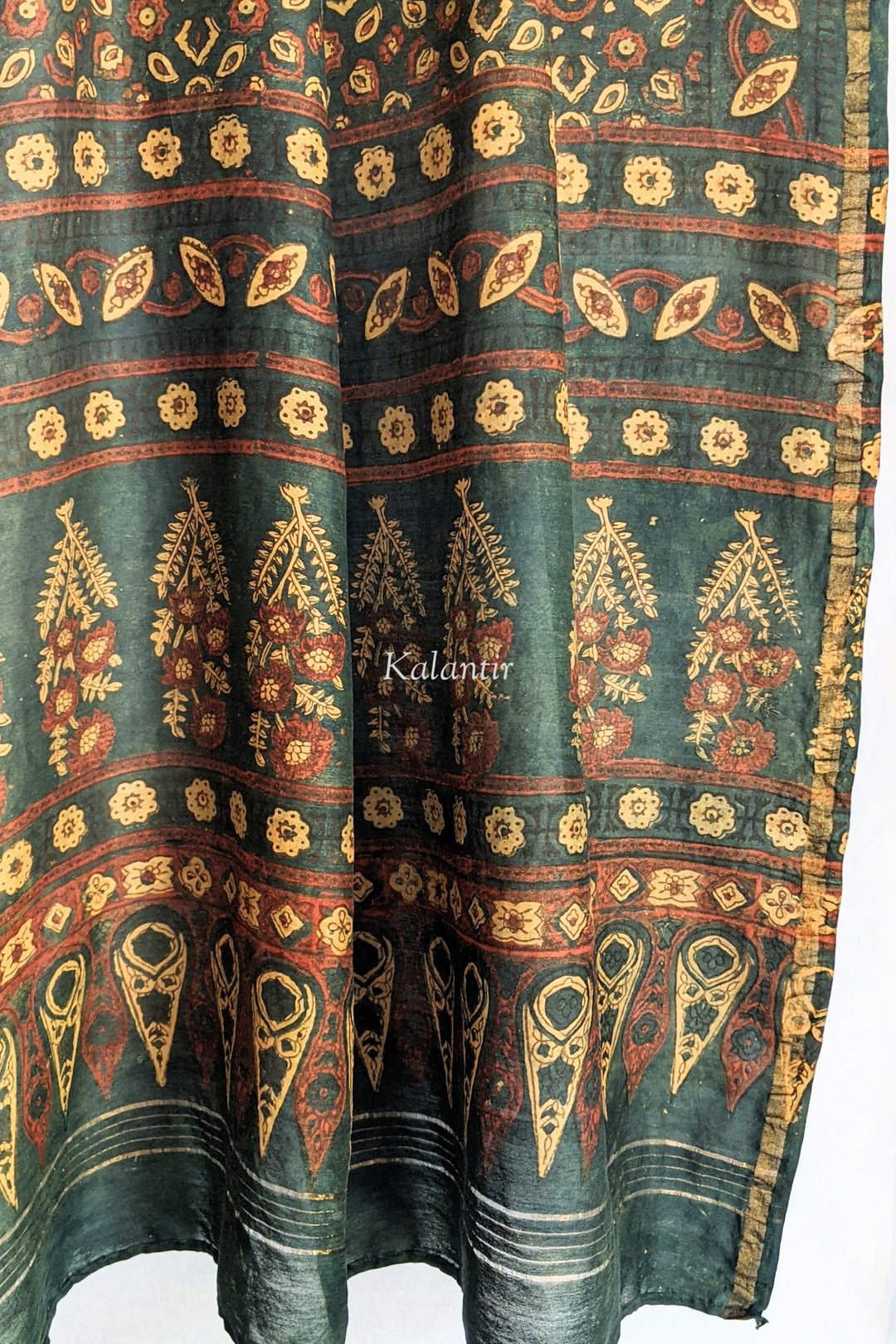 Chanderi Silk Ajrakh Dupatta en verde oliva